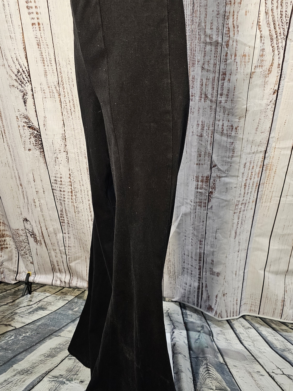 TITLE
Good American Women's Black High Rise Pull-On Flare Pants Size Medium - Picture 2 of 5